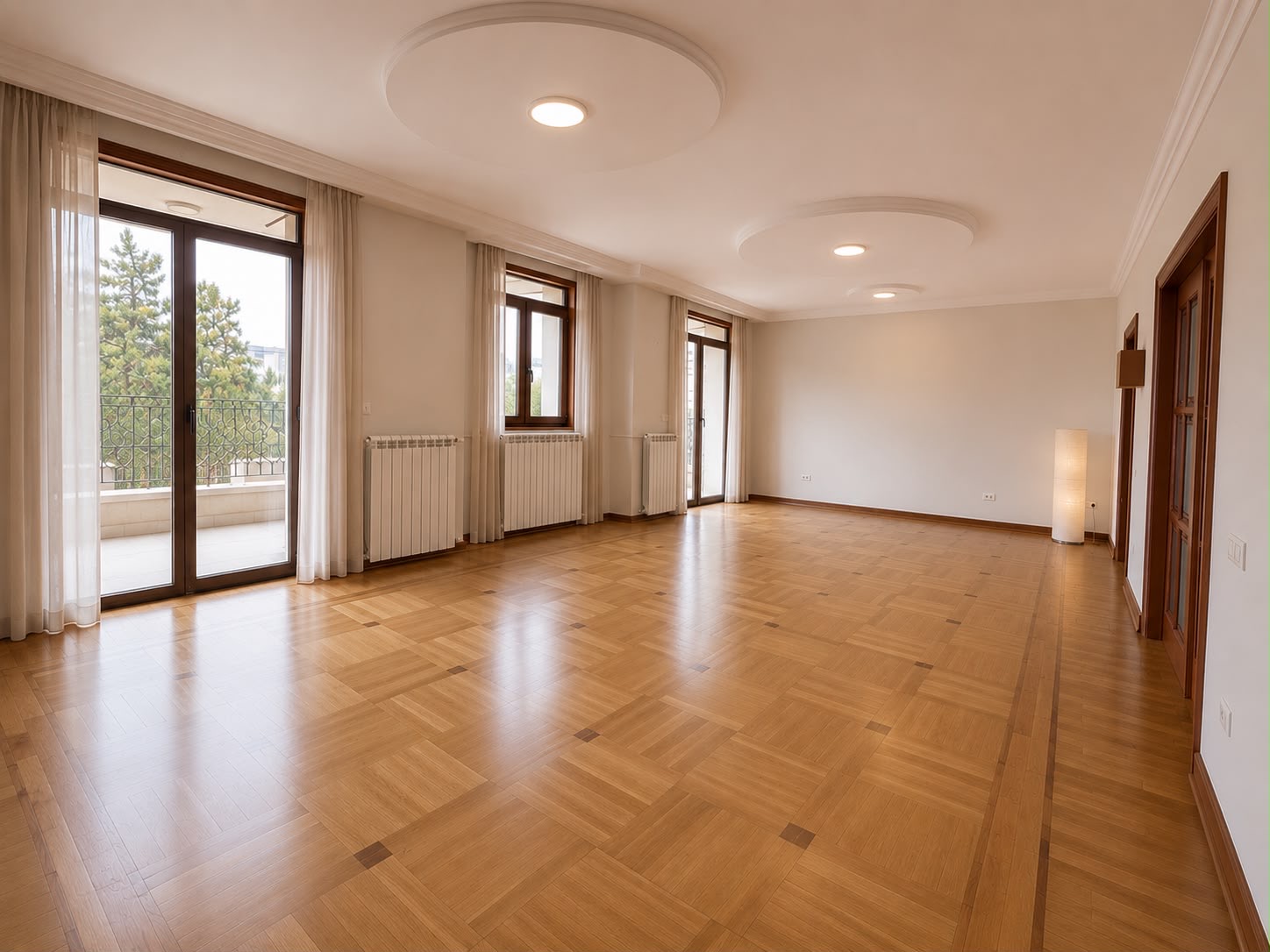 REPREZENTATIVNA POSLOVNA VILA 500 m² | 7 PARKING MESTA |