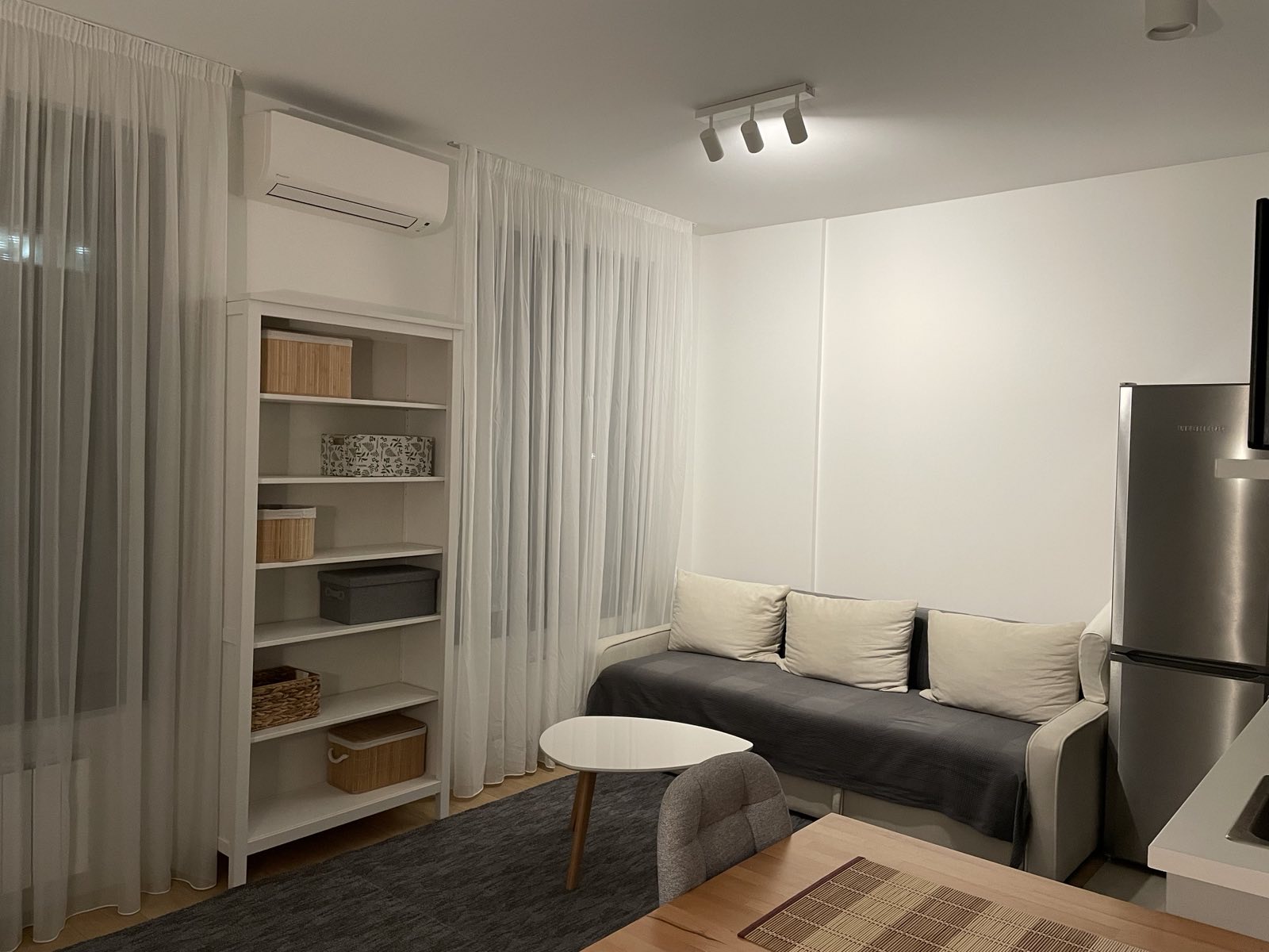 K-district, Lux jednoiposoban stan