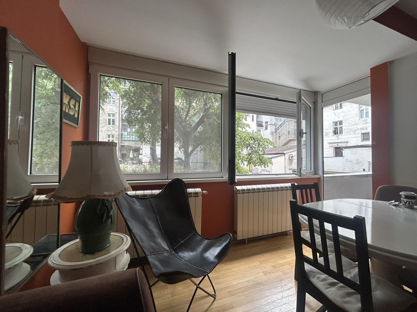 Terazije – Kralja Milana | Renoviran 61m² | Mirno dvorišno orijentisan