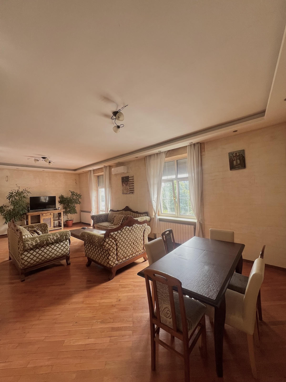 Prodajemo četvorosoban stan, Centar, 120m²