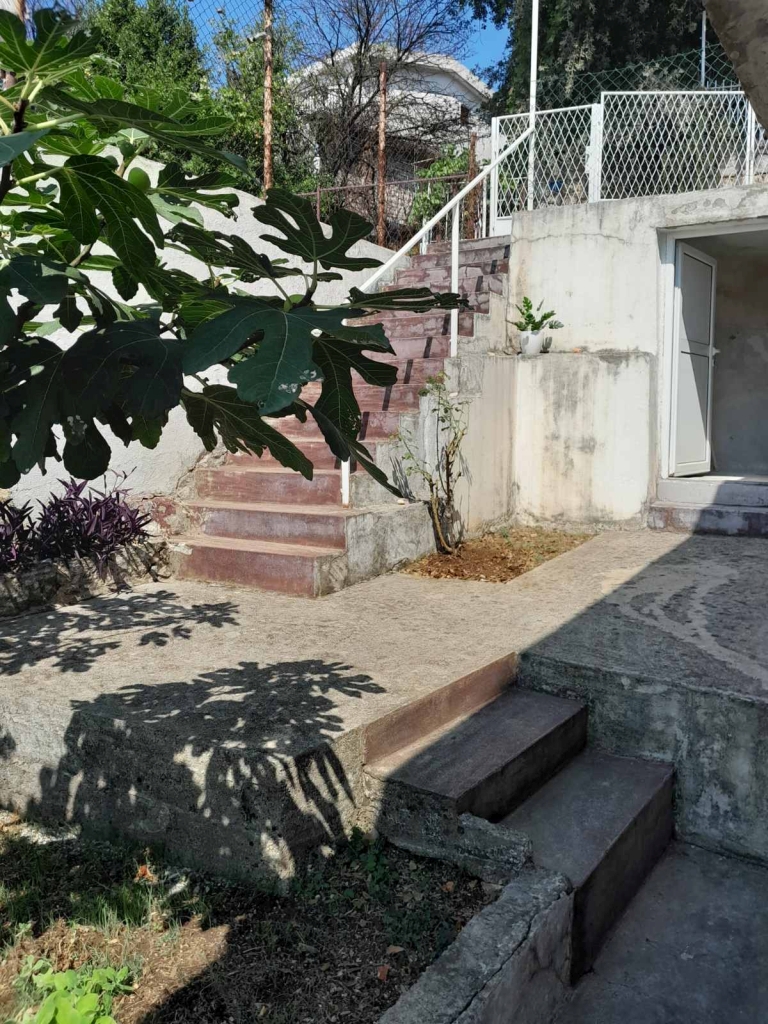 Prodajemo kuću, Bar, 90m²
