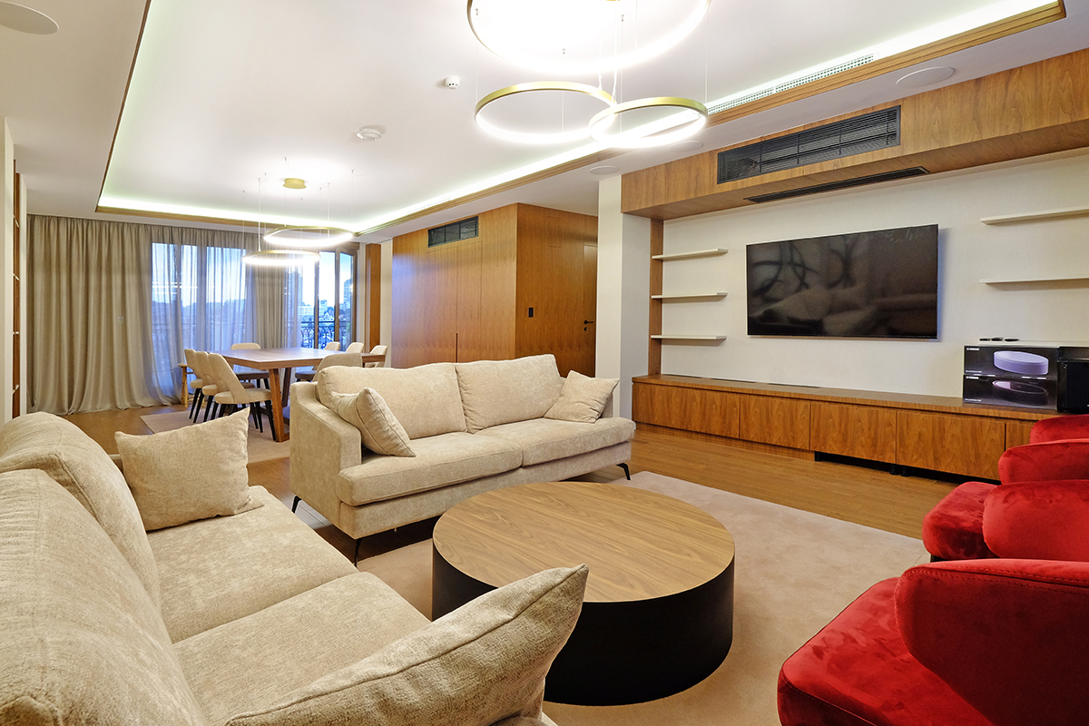 Prodajemo šestosoban stan, Sumice, 250m²