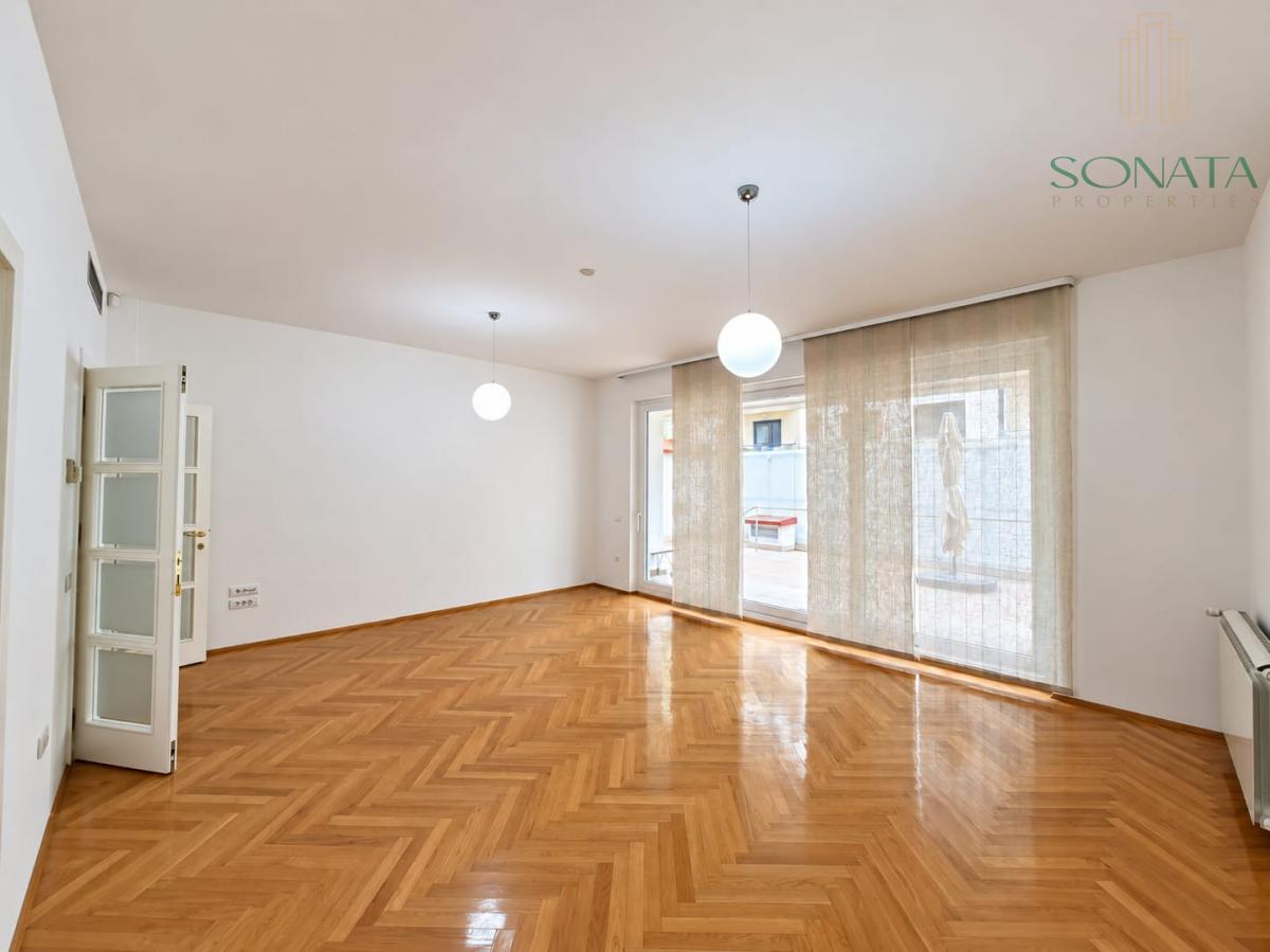 Odličan stan od 111m2, Stojana Protića